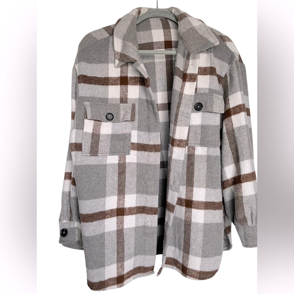 Gray and mocha lg plaid Shaket like new